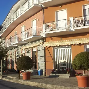 Al Sole Ad Aquila Di Arroscia Im A Trenta Chilometri Dal Mare Hotel